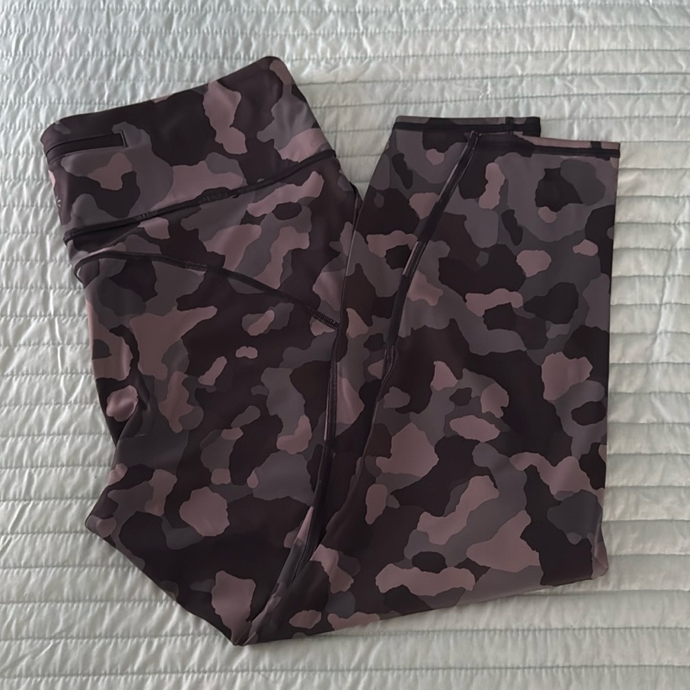 Athleta Lightning Camo 7/8 Tight XL